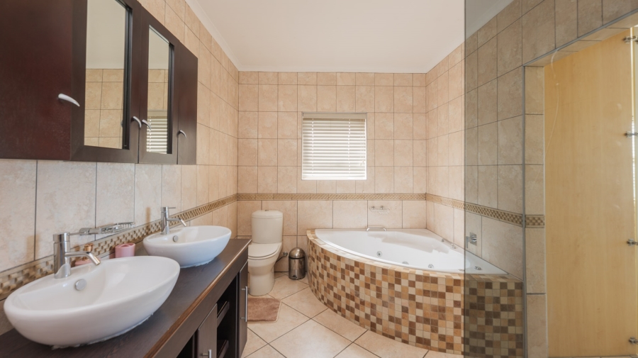 5 Bedroom Property for Sale in Oceanview Heights Western Cape